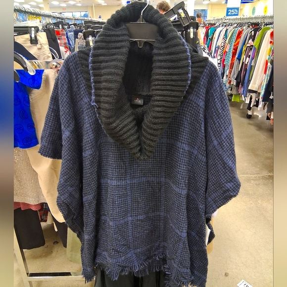 V. FRAAS Textured Black Scarf Sweater - Picture 1 of 4
